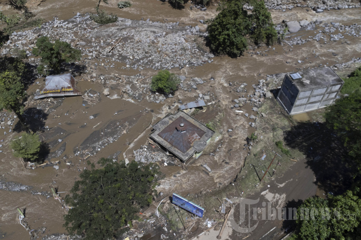 Potret Kerusakan Akibat Banjir Bandang di Sumbar