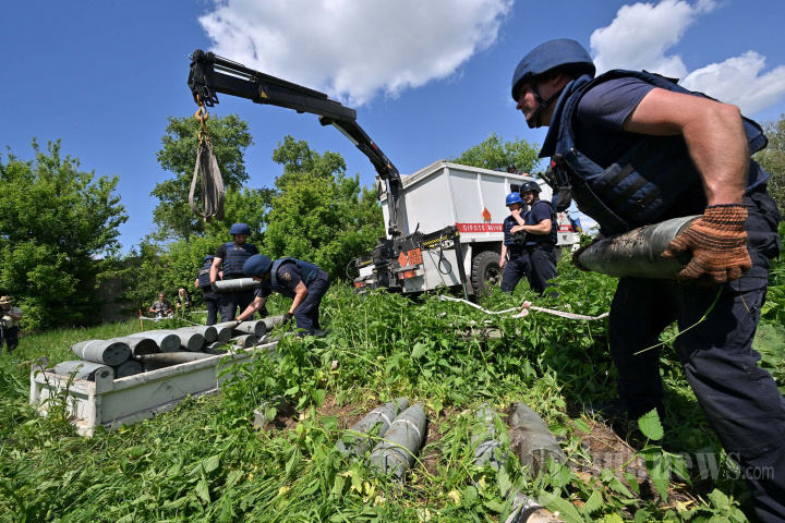 Potret Pasukan Penjinak Bom Ukraina