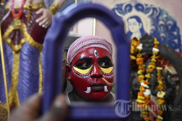 Potret Pemuja Berisap Mengikuti Festival Tamil Mayana Kollai