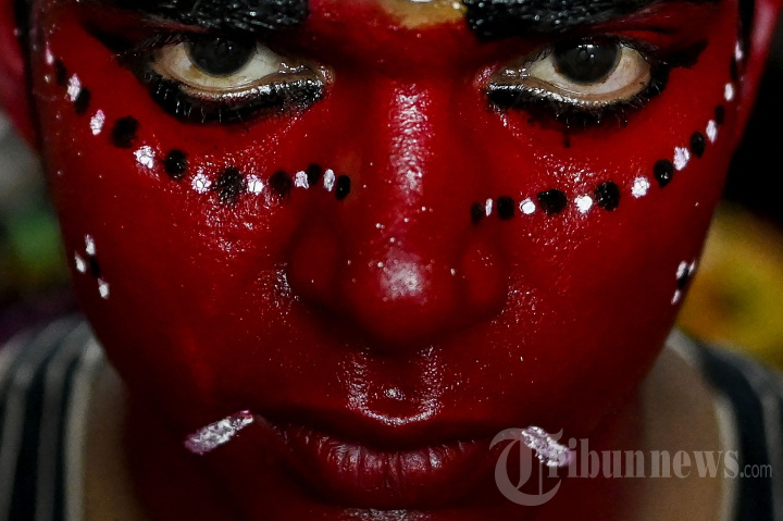 Potret Pemuja Berisap Mengikuti Festival Tamil Mayana Kollai