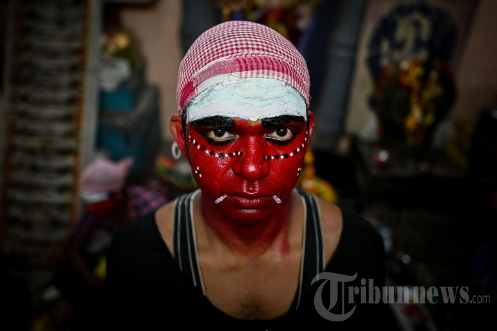 Potret Pemuja Berisap Mengikuti Festival Tamil Mayana Kollai