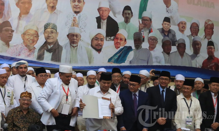 Prabowo Menandatangai Pakta Integritas Ijtima Ulama 2