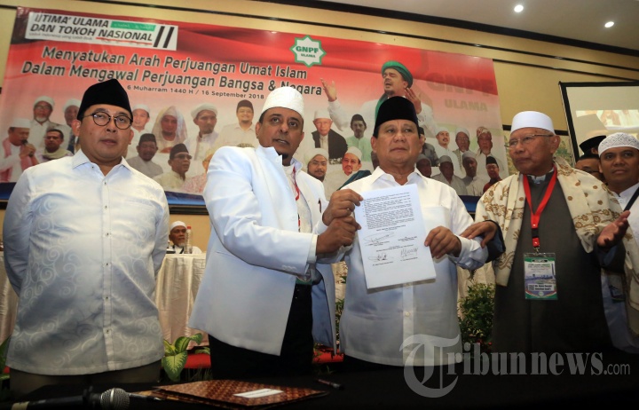 Prabowo Menandatangai Pakta Integritas Ijtima Ulama 2