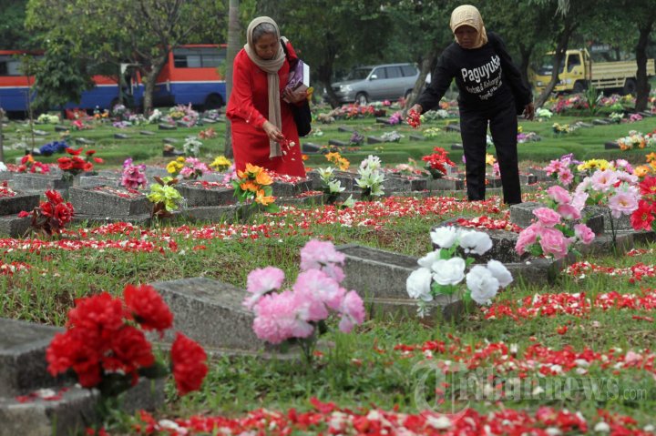 Prasasti Mei 98 di TPU Pondok Ranggon