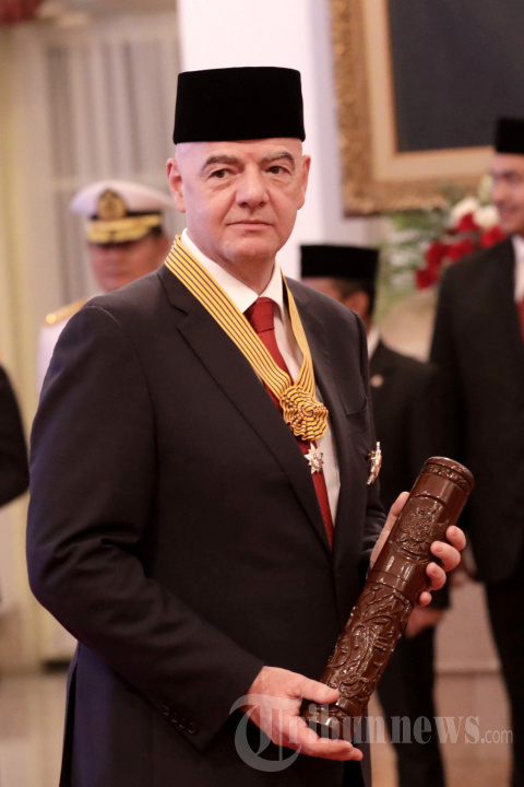Presiden FIFA Terima Tanda Bintang Jasa
