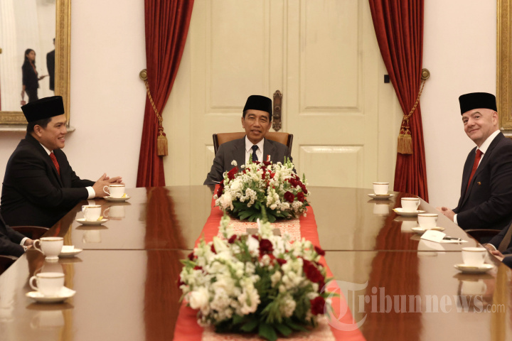 Presiden FIFA Terima Tanda Bintang Jasa