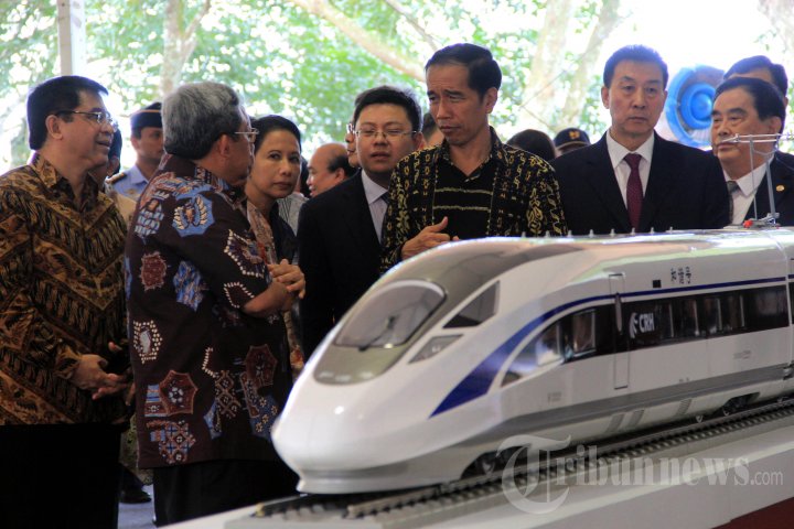 Jokowi Percepat Pembangunan Proyek Kereta Cepat