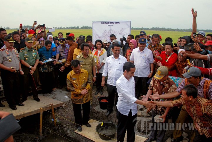 Presiden Jokowi Bangun Saluran Irigasi di Sidrap