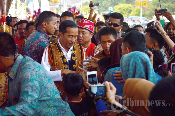 Presiden Jokowi Buka Karnaval Khatulistiwa