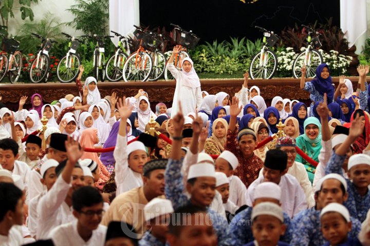 Presiden Jokowi Buka Puasa Bersama Anak Yatim Piatu