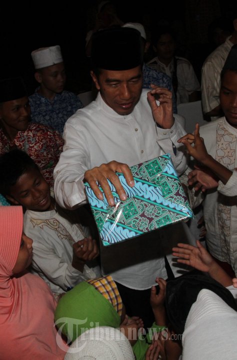 Presiden Jokowi Buka Puasa Bersama Anak Yatim Piatu