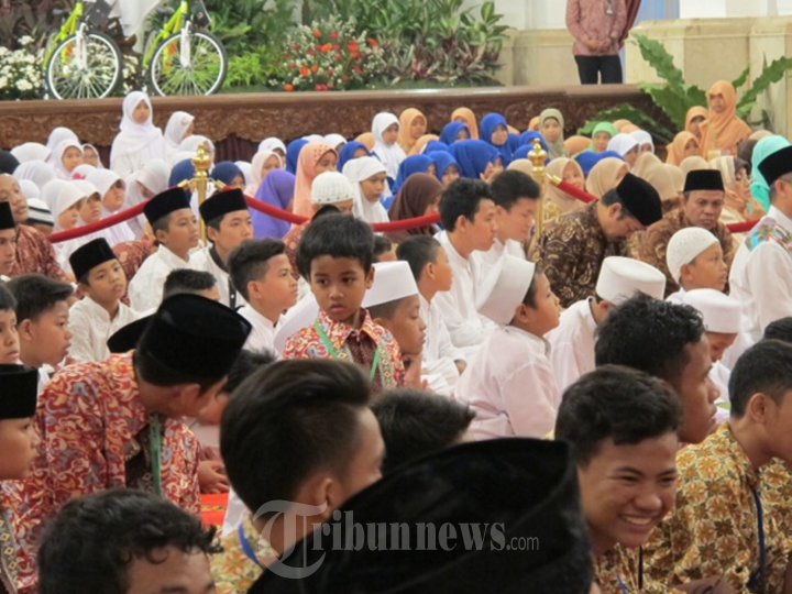Presiden Jokowi Buka Puasa Bersama Anak Yatim Piatu