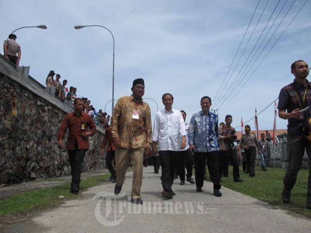 Presiden Jokowi dan Ibu Negara Kunjungi Kampung Nelayan Aceh