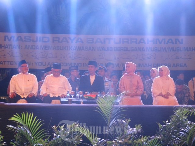 Presiden Jokowi dan Ibu Negara Malam Takbiran di Aceh