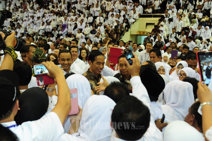 Presiden Jokowi Hadiri Peringatan Hari Guru Nasional 2015