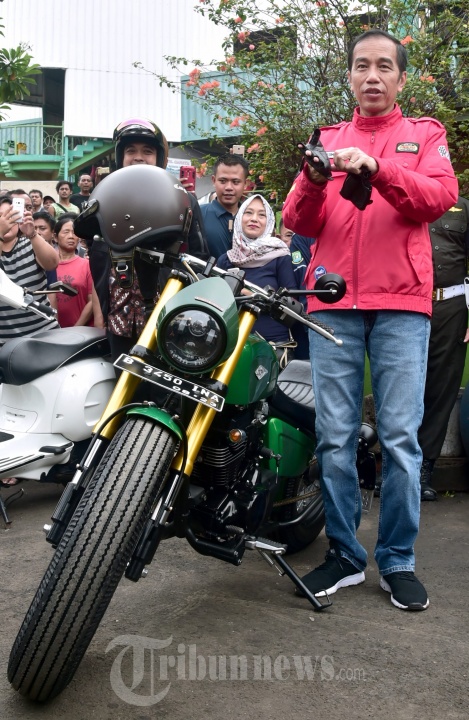 Presiden Jokowi Kendarai Motor