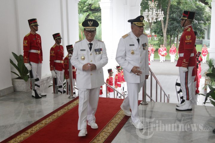 Presiden Jokowi Lantik 7 Pasang Gubernur dan Wagub