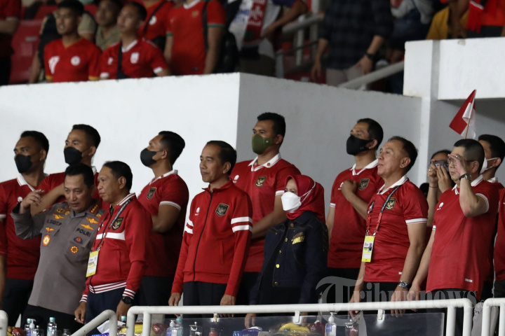 Presiden Jokowi Saksikan Timnas Indonesia Hadapi Kamboja