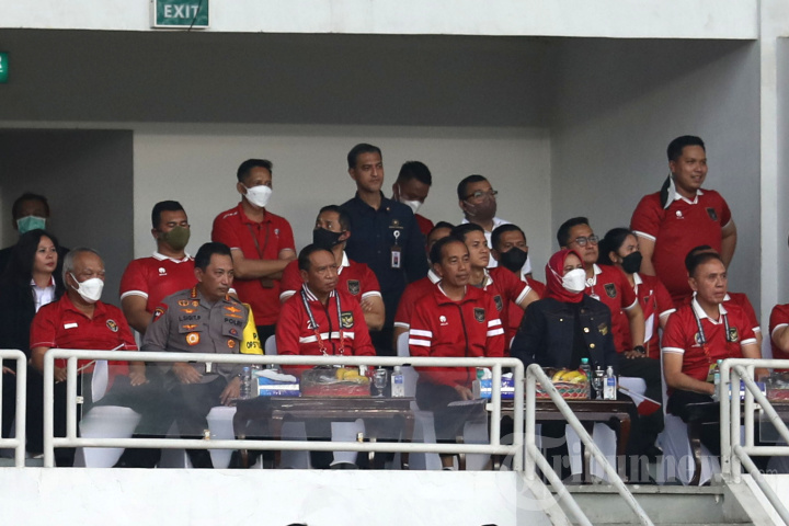 Presiden Jokowi Saksikan Timnas Indonesia Hadapi Kamboja