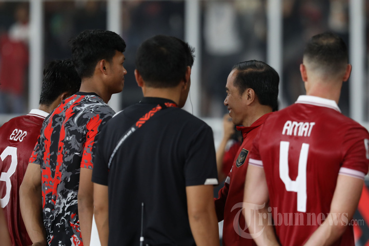 Presiden Jokowi Saksikan Timnas Indonesia Hadapi Kamboja
