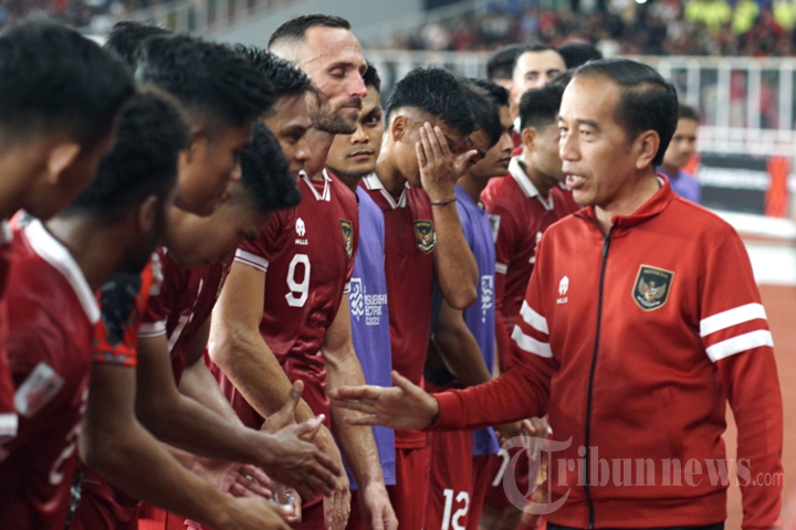 Presiden Jokowi Saksikan Timnas Indonesia Hadapi Kamboja