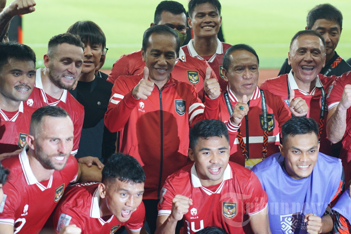 Presiden Jokowi Saksikan Timnas Indonesia Hadapi Kamboja