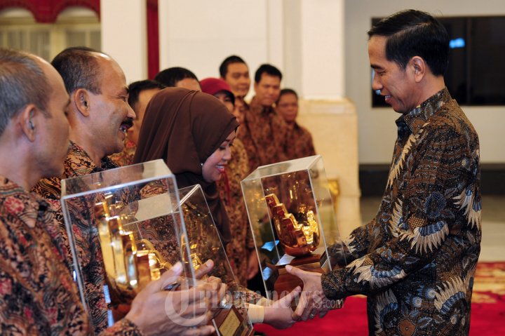 Presiden Jokowi Serahkan Penghargaan Produktivitas Paramakarya