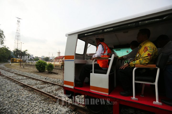 Presiden Jokowi Tinjau Jalan Layang Kereta Api Medan