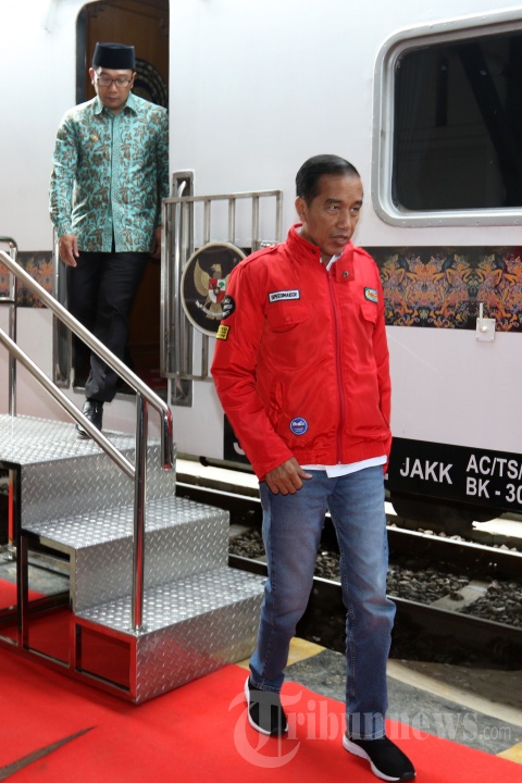 Presiden Jokowi Tinjau Jalur Kereta Api Cibatu Garut