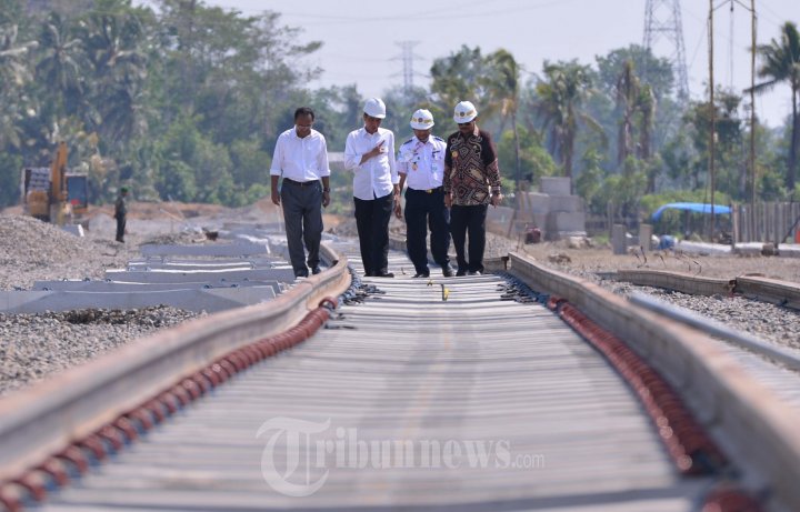 Presiden Jokowi Tinjau Pembangunan Rel Kereta Api Sulsel