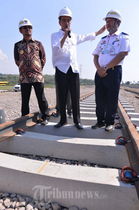 Presiden Jokowi Tinjau Pembangunan Rel Kereta Api Sulsel