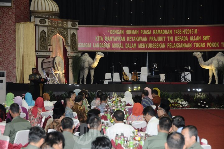 Presiden RI Buka Puasa Bersama Prajurit TNI