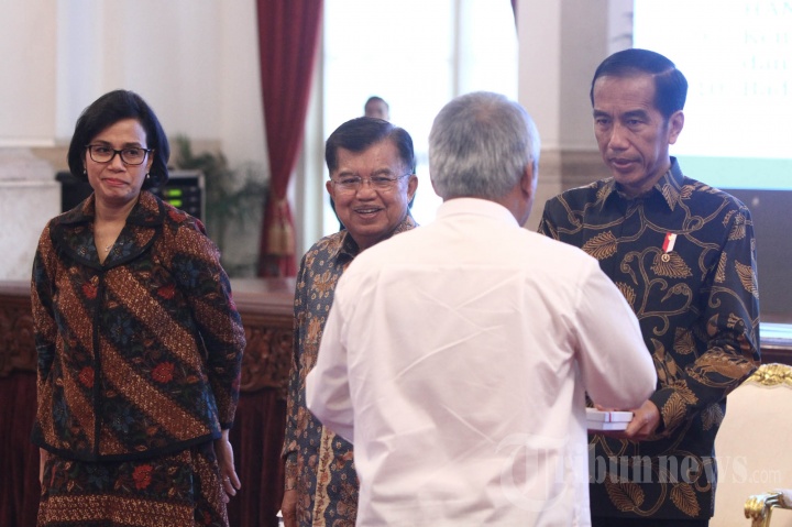 Presiden Serahkan Dokumen DIPA 2017 dan Anugerah Dana Rakca 2016
