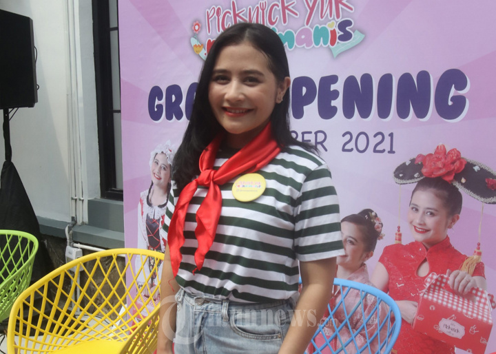 Prilly Latuconsina Buka Restoran Picknick Yuk Nona Manis