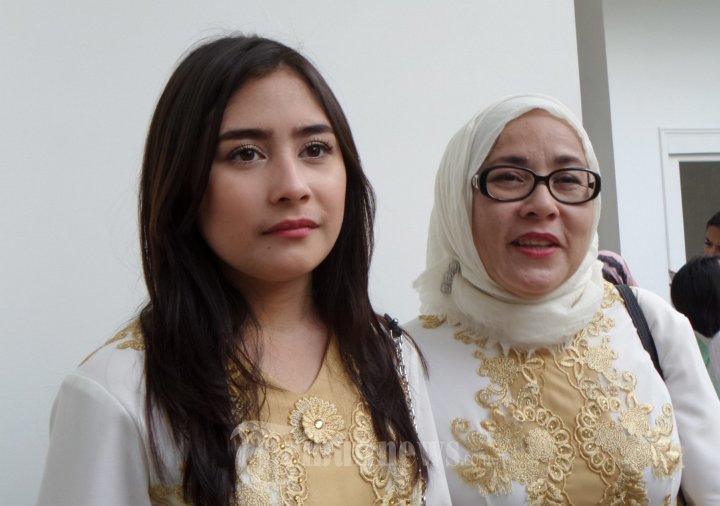 Prilly Latuconsina Rayakan Lebaran