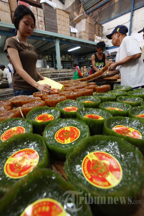 Produksi Dodol Keranjang untuk Perayaan Imlek 2020