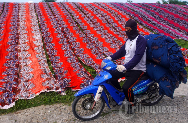 Produksi Kain Pantai di Sukoharjo Laris Manis