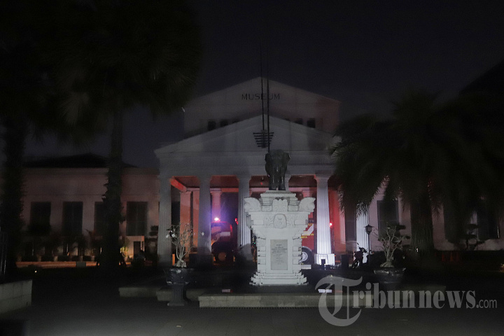 Proses Pendinginan Museum Nasional usai Kebakaran