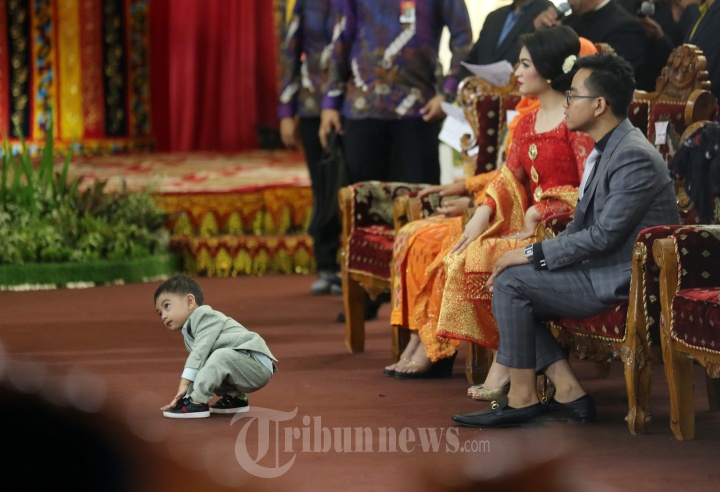 Prosesi Upacara Adat Perkawinan Kahiyang - Bobby