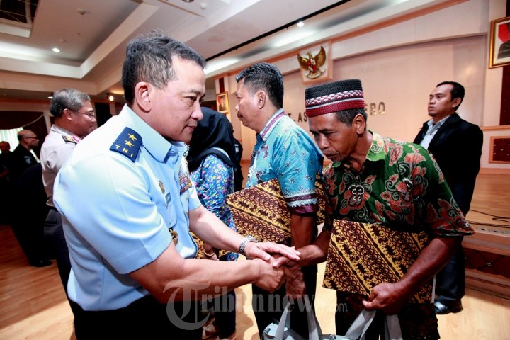 PT Asabari Beri Santunan Keluarga TNI Yang Gugur di Poso
