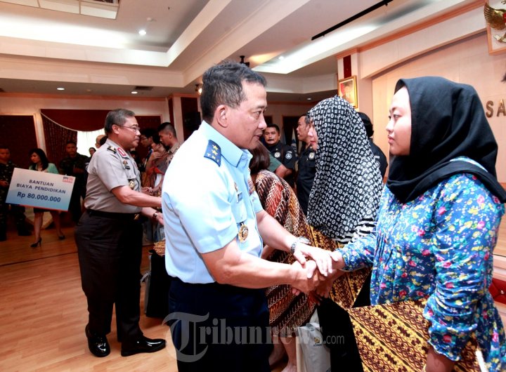 PT Asabari Beri Santunan Keluarga TNI Yang Gugur di Poso