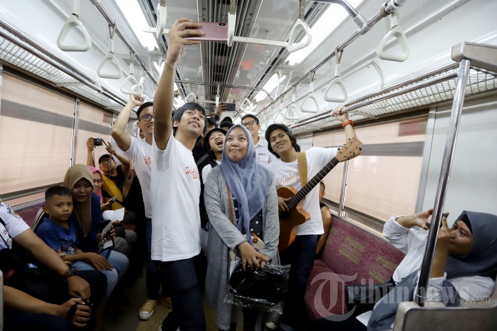 PT KCI Sambut Hari Pelanggan Nasional Lewat Musik