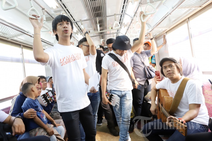 PT KCI Sambut Hari Pelanggan Nasional Lewat Musik