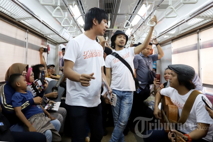 PT KCI Sambut Hari Pelanggan Nasional Lewat Musik