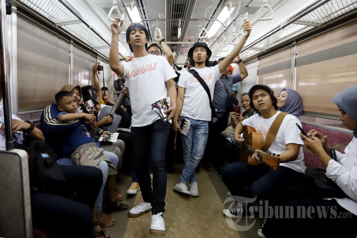 PT KCI Sambut Hari Pelanggan Nasional Lewat Musik