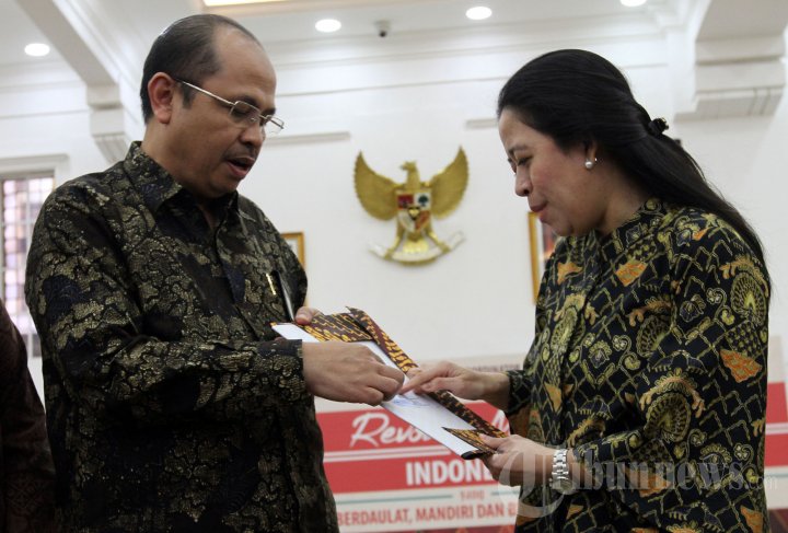 Puan Maharani Serahkan SPT