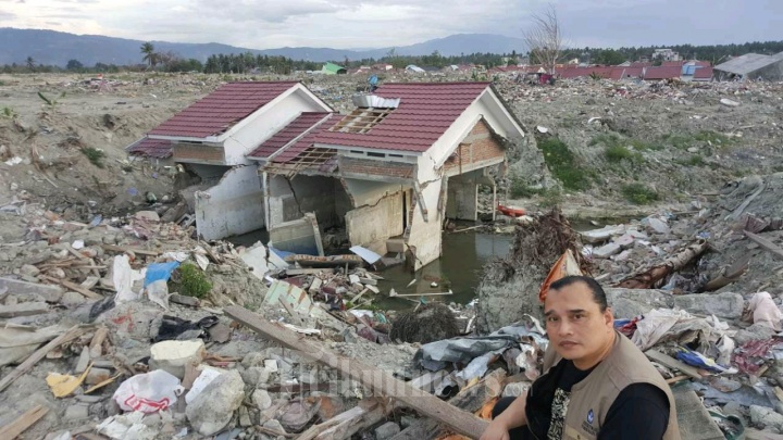 Puluhan Pesulap Bantu Korban Gempa Palu dan Lombok
