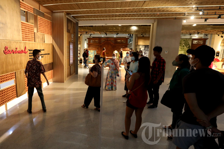 Pusat Perbelanjaan Ramai pada Libur Lebaran