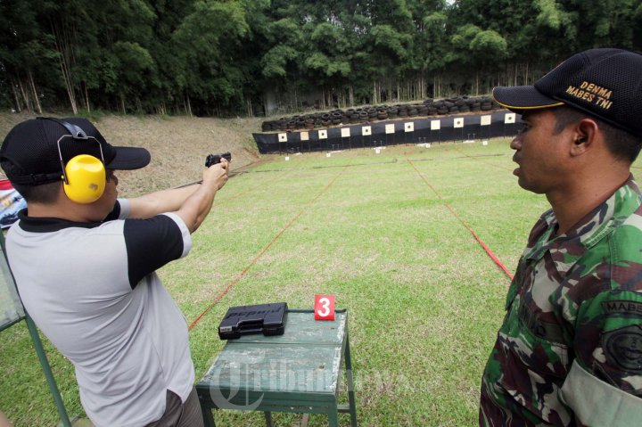 Puspen TNI Gelar Lomba Menembak Antar Wartawan