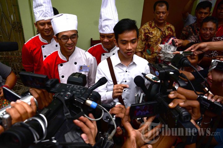 Putra dan Paman Jokowi Konpers soal Pernikahan